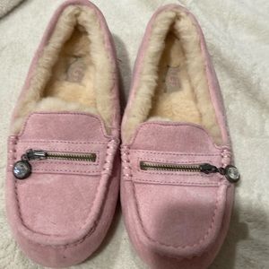 Ugg special cancer addition flats